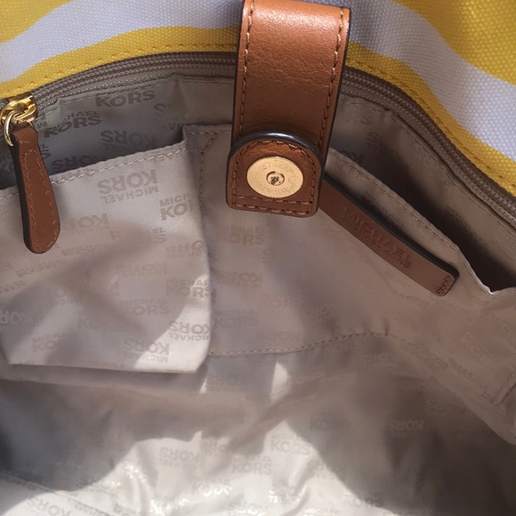 Michael Kors purse - Picture 3 of 4